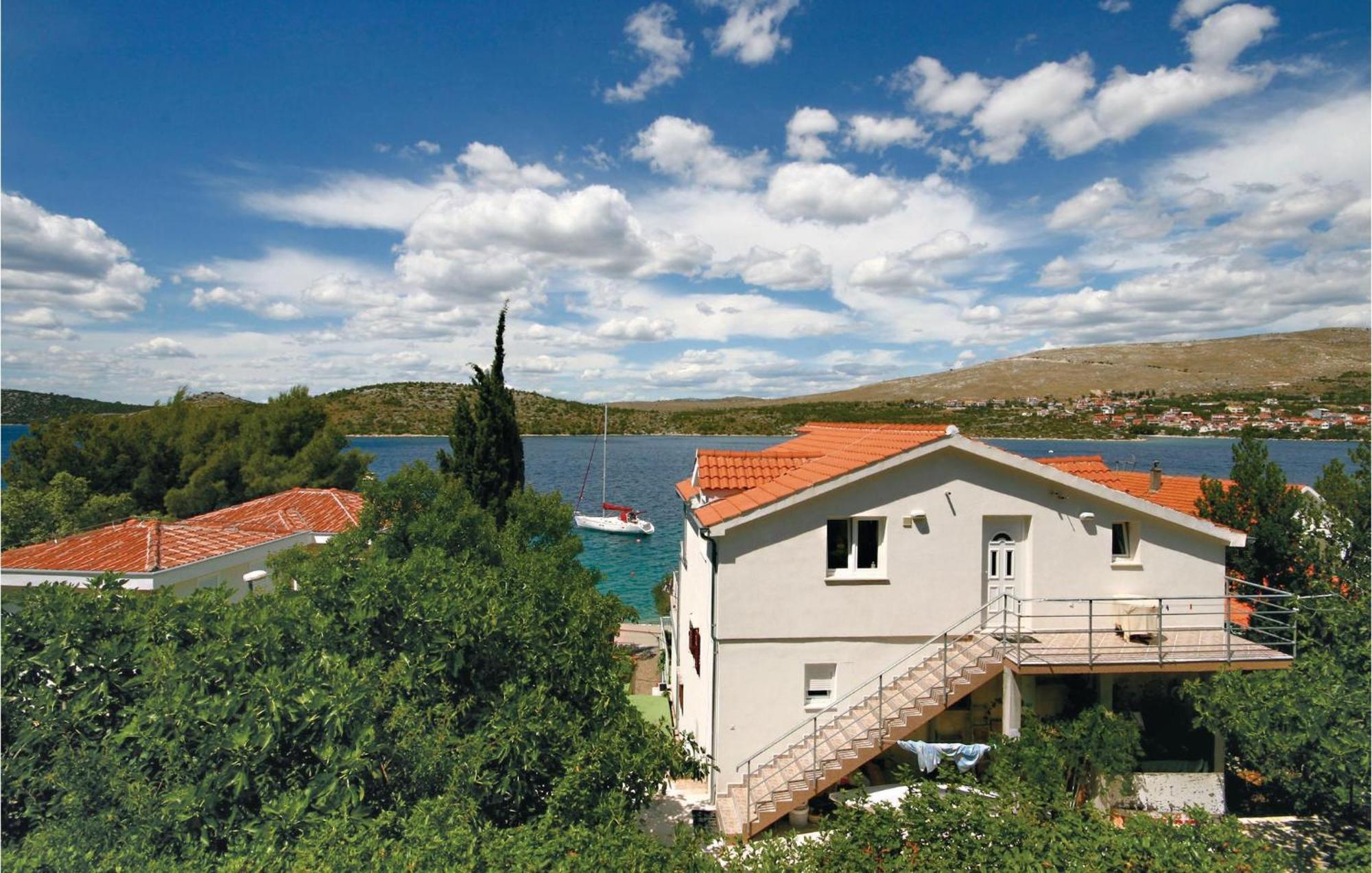 2 Bedroom Beautiful Home In Sparadici Grebaštica Buitenkant foto